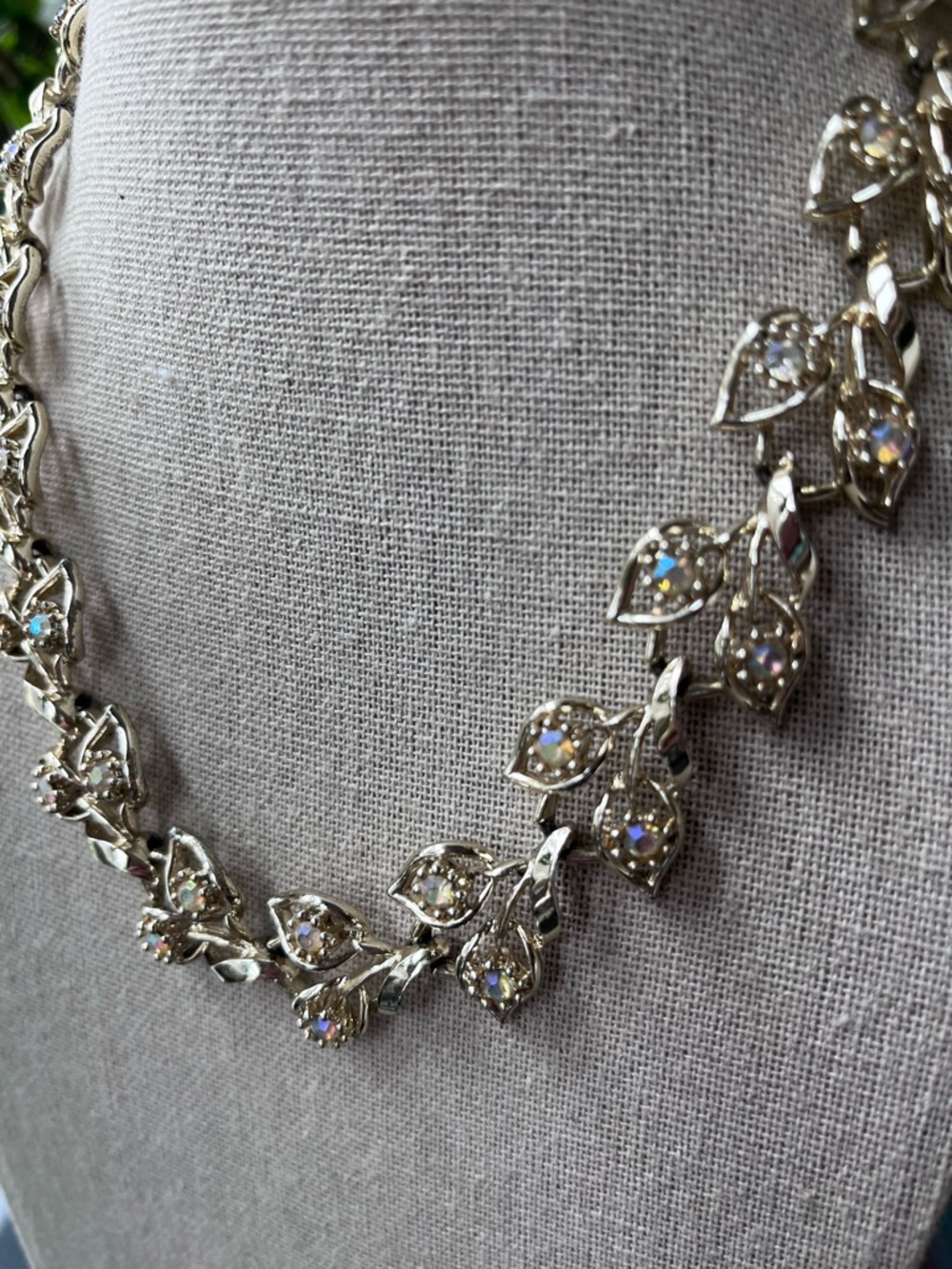 N123 Vintage Gold-Tone Leaf AB Crystal Necklace - Elegant Women Jewelry